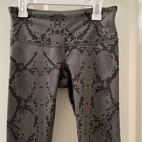 Lululemon Wunder Under Crop III Leggings Ziggy Snake Gator Green Women's Size 4 - Picture 2 of 15